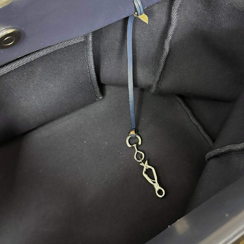 Borsa Hermès Herbag Zip MM in Tela Blu Navy e Pelle – Completa di Dustbag