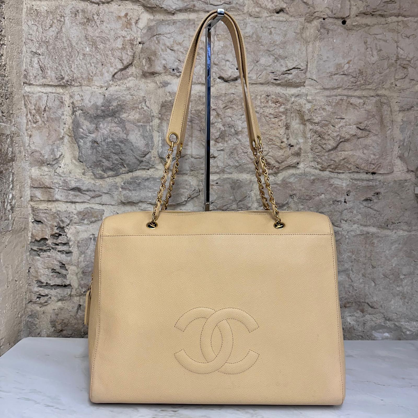 Chanel Maxi Borsa a Spalla Anni ’90 in Pelle Caviar Beige