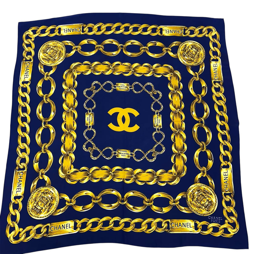 Chanel Foulard in Seta Blu Navy con Motivo Catena Dorata 87x83