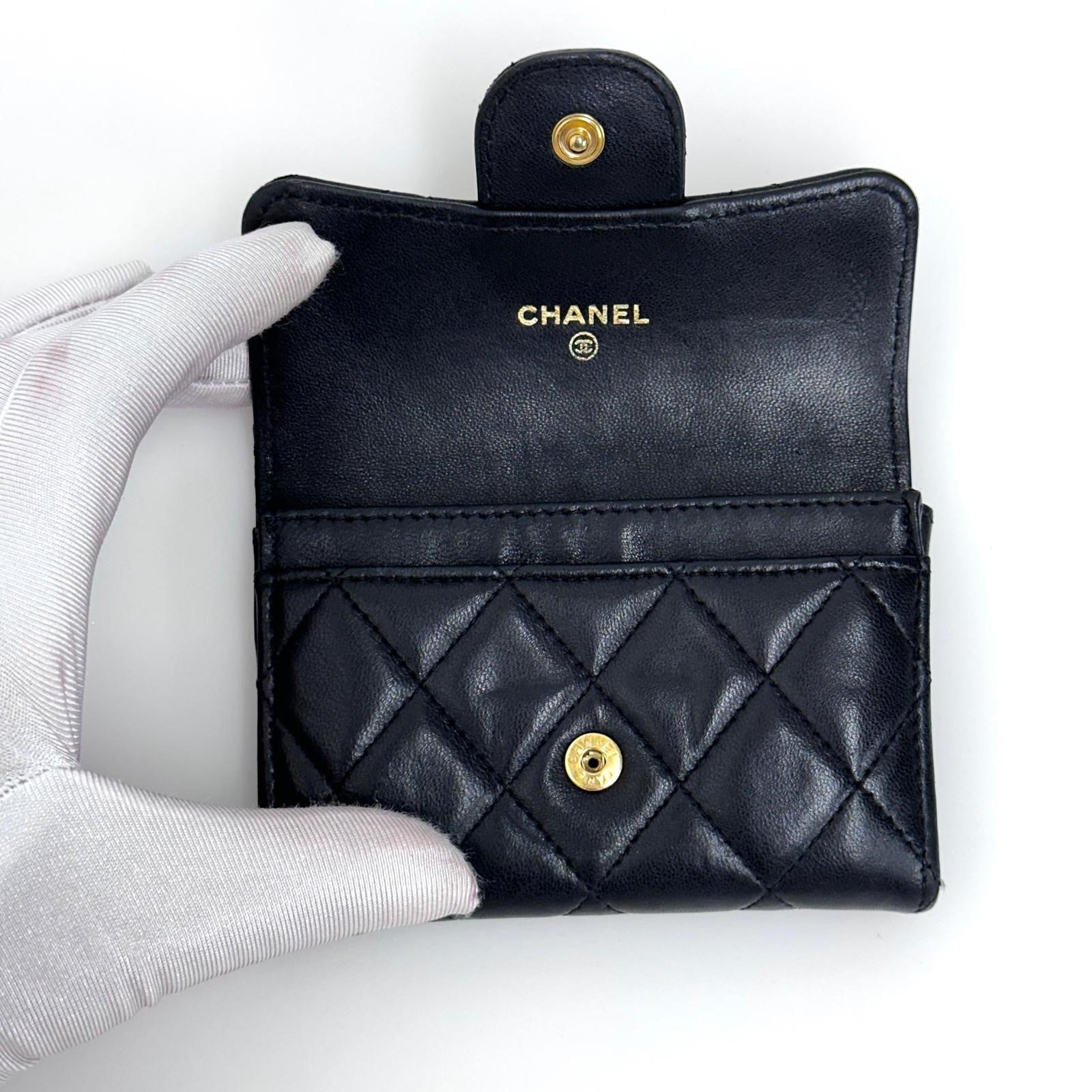 Chanel Porta Carte in Pelle Trapuntata Nera con Logo Dorato