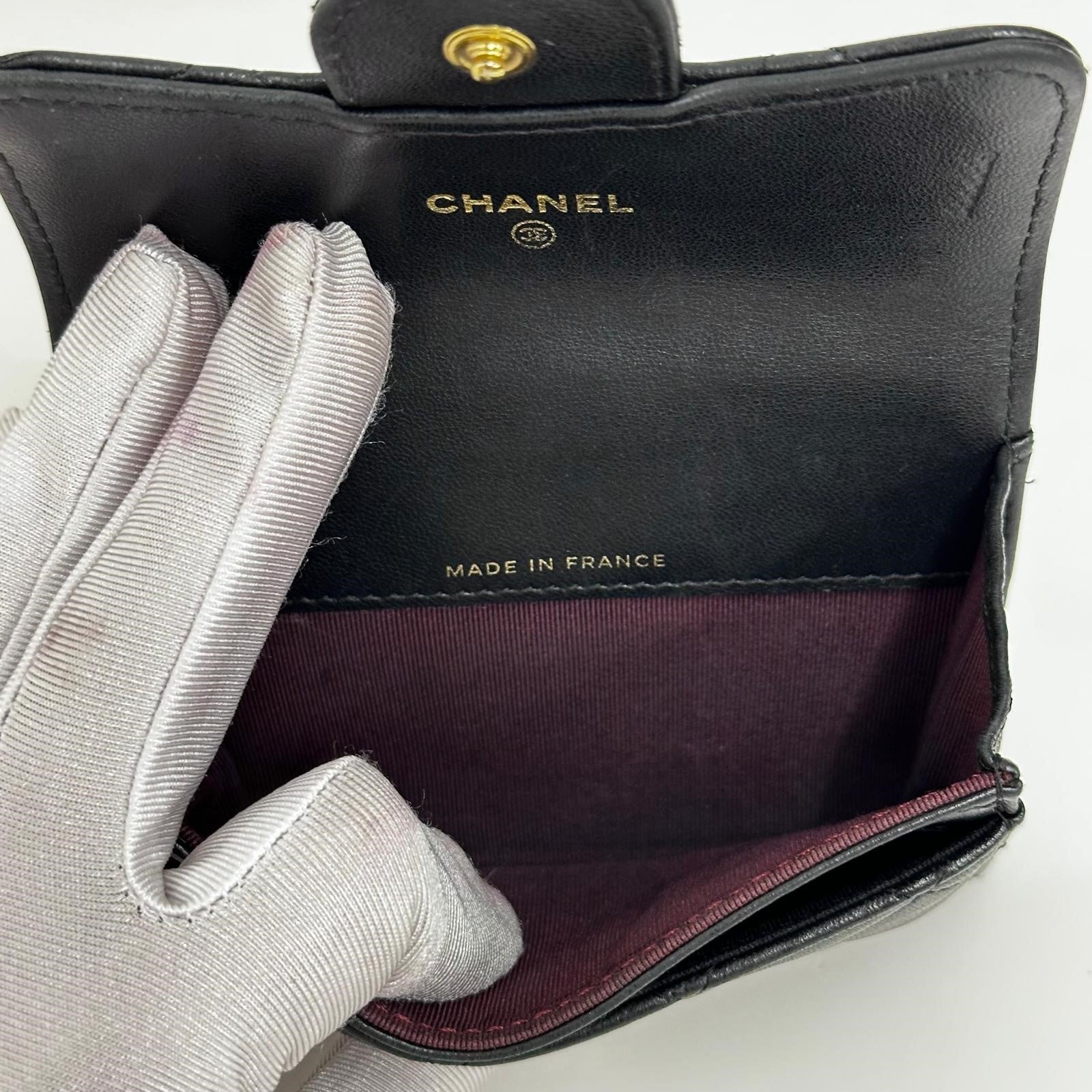 Chanel Porta Carte in Pelle Trapuntata Nera con Logo Dorato
