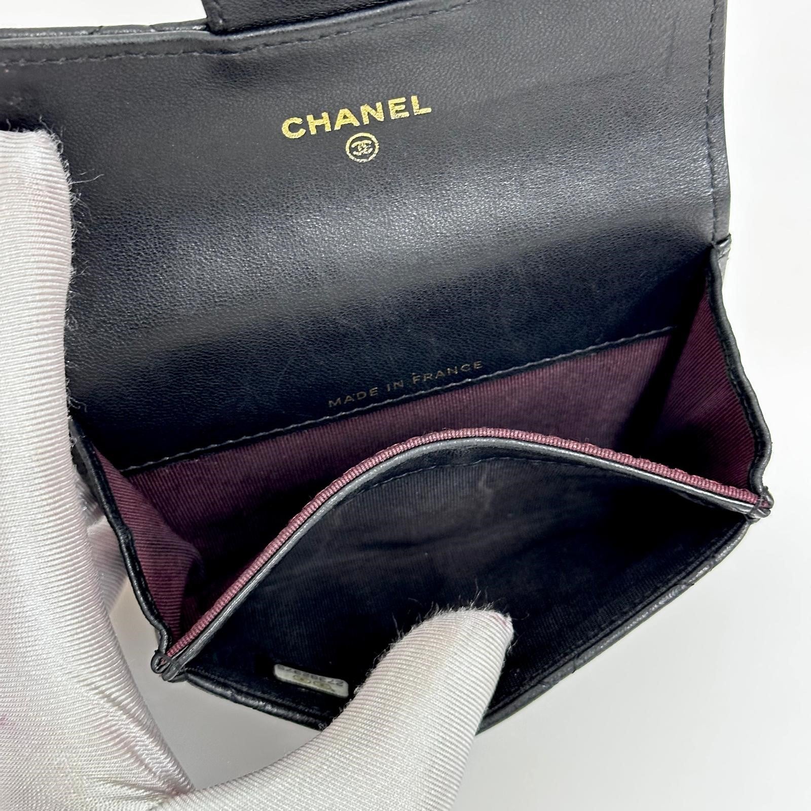 Chanel Porta Carte in Pelle Trapuntata Nera con Logo Dorato