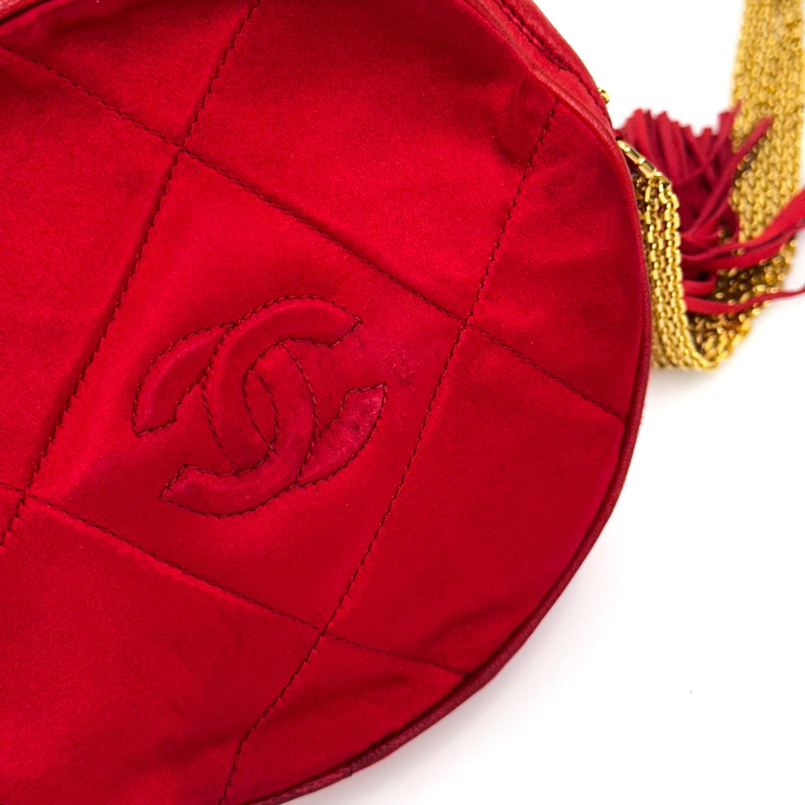 Chanel Vintage Round Tassel Borsa in Raso Rosso Trapuntato con Catena Oro e Strass
