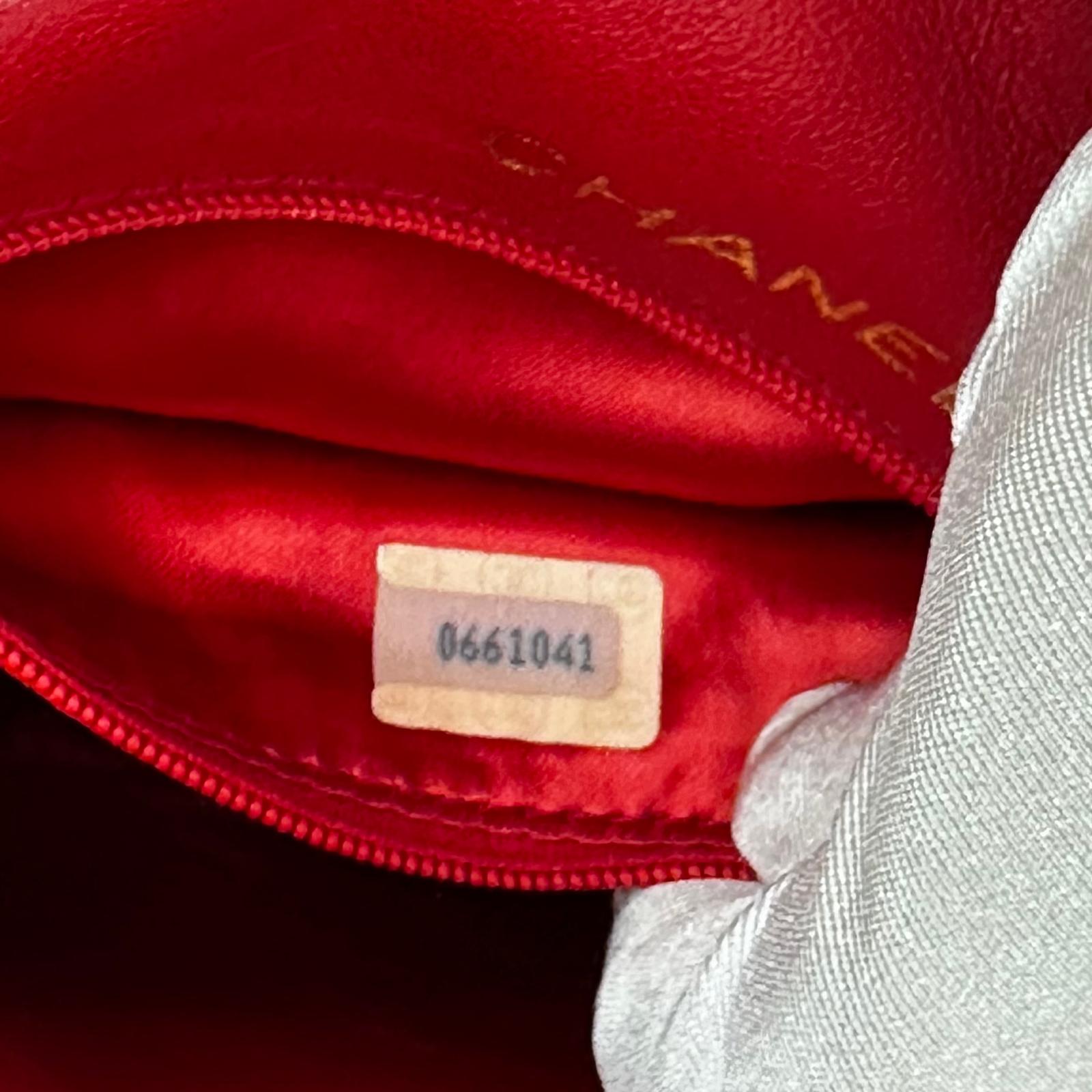 Chanel Vintage Round Tassel Borsa in Raso Rosso Trapuntato con Catena Oro e Strass