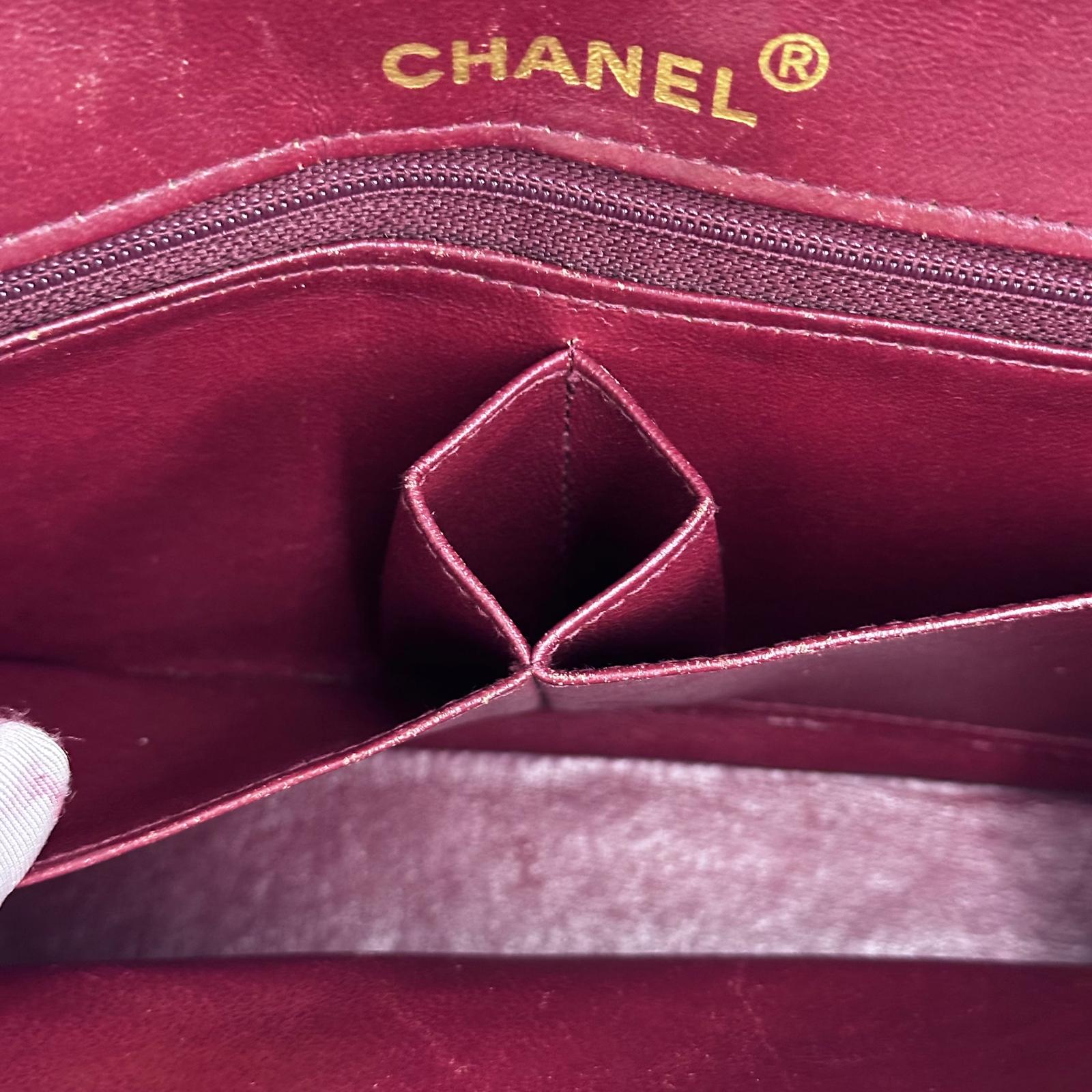 Chanel Vintage Single Flap in Pelle Nera con Hardware Dorato