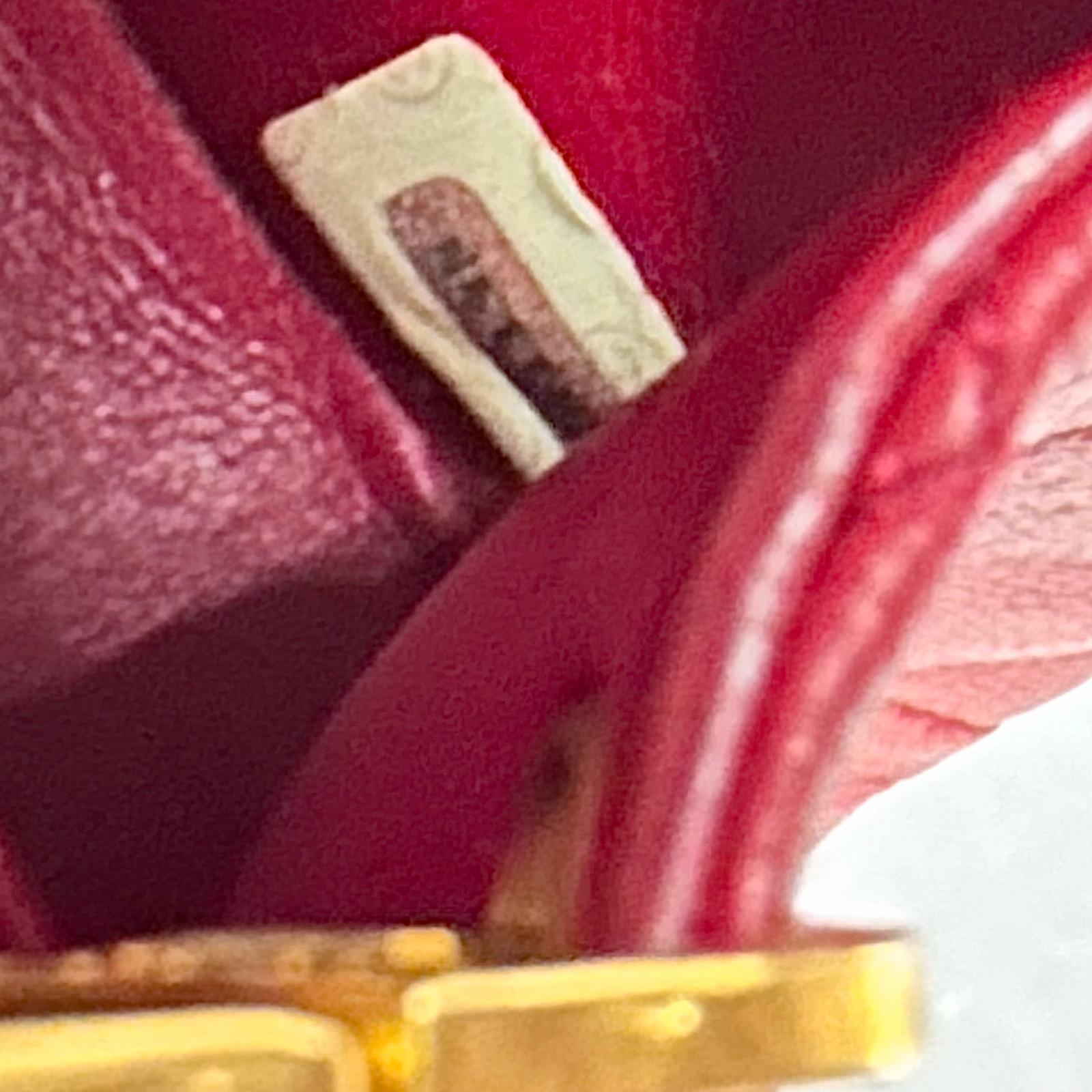 Chanel Borsa Classic Flap Vintage 19 cm in Pelle Rossa con Finiture Oro