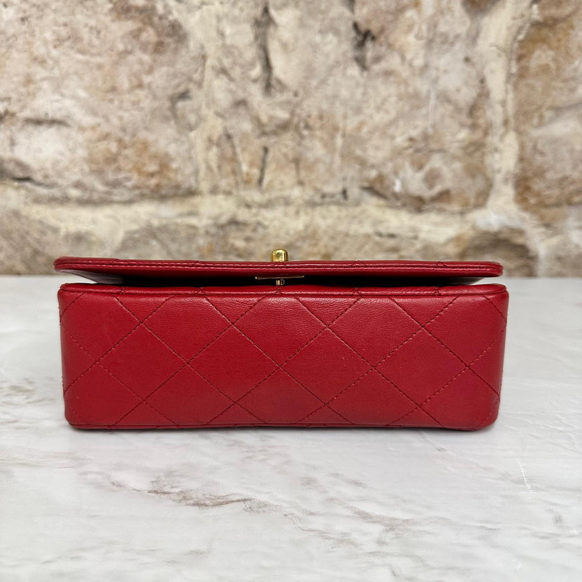 Chanel Borsa Classic Flap Vintage 19 cm in Pelle Rossa con Finiture Oro