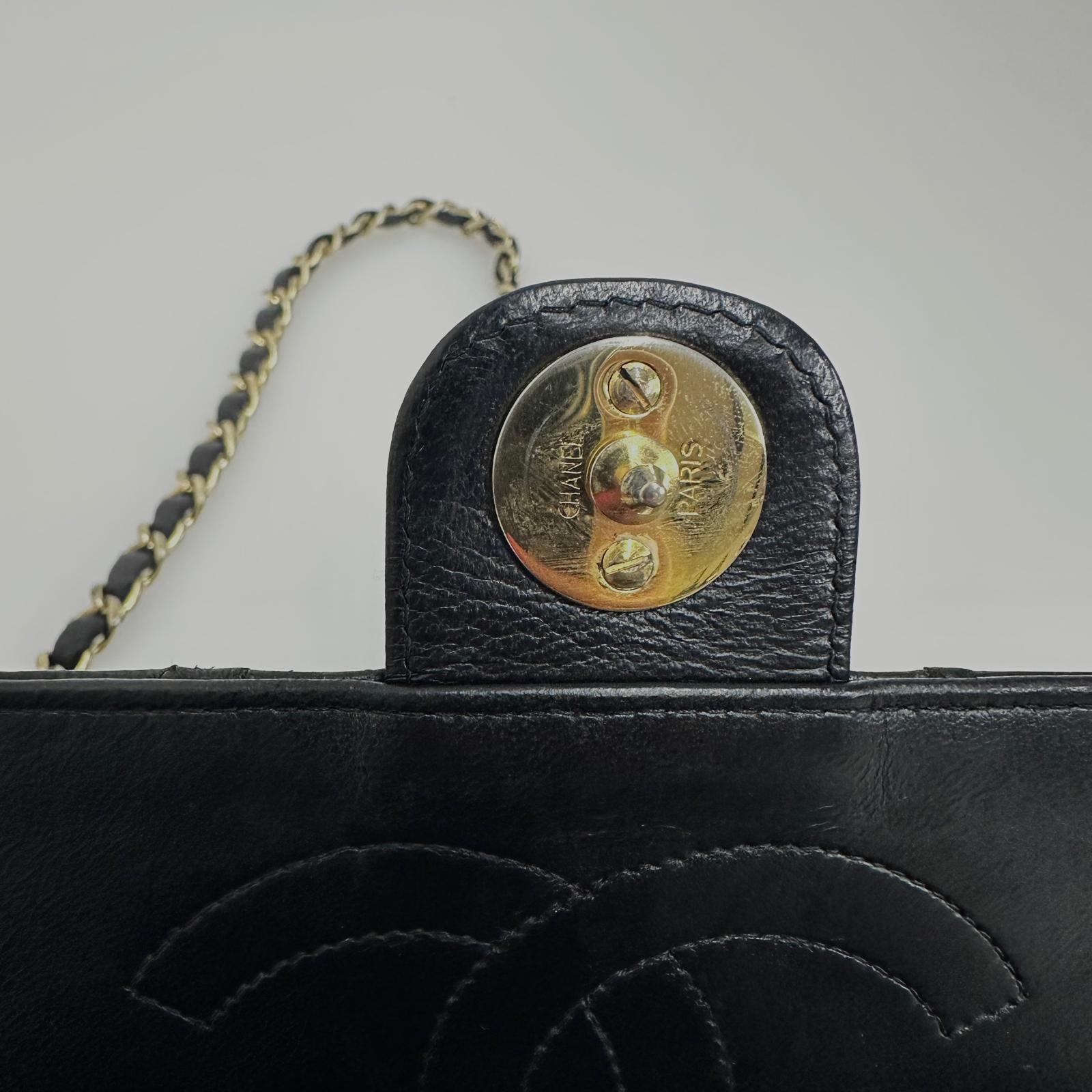 Chanel Borsa Classic Flap singola in pelle nera con catena