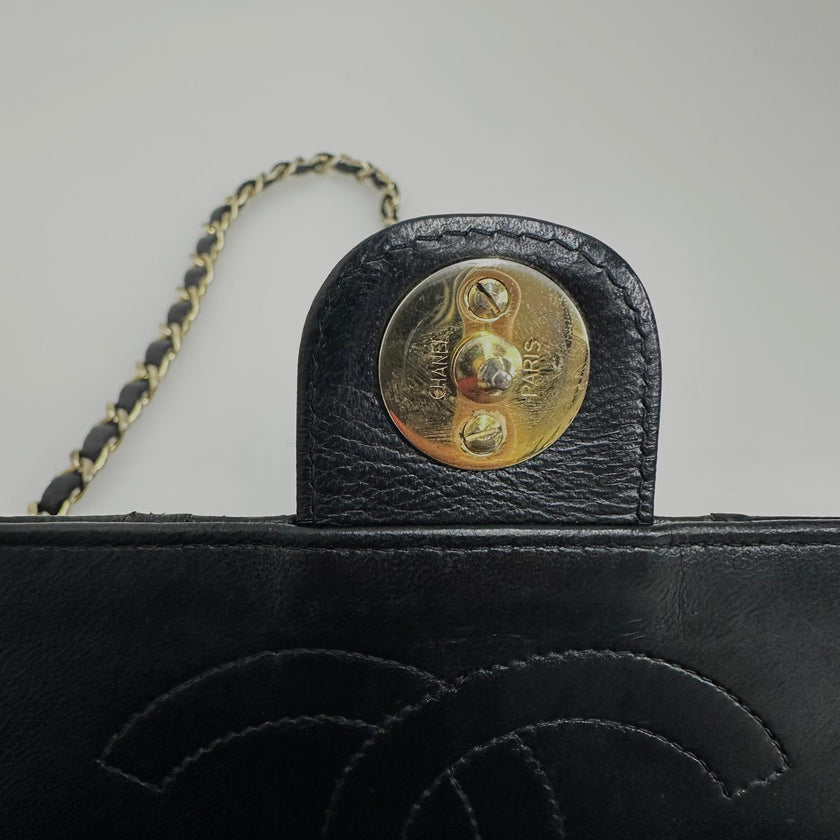 Chanel Borsa Classic Flap singola in pelle nera con catena