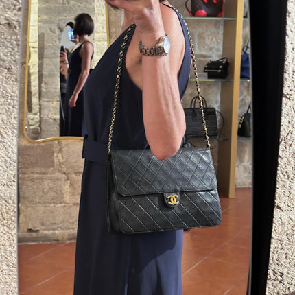Chanel Borsa Classic Flap singola in pelle nera con catena