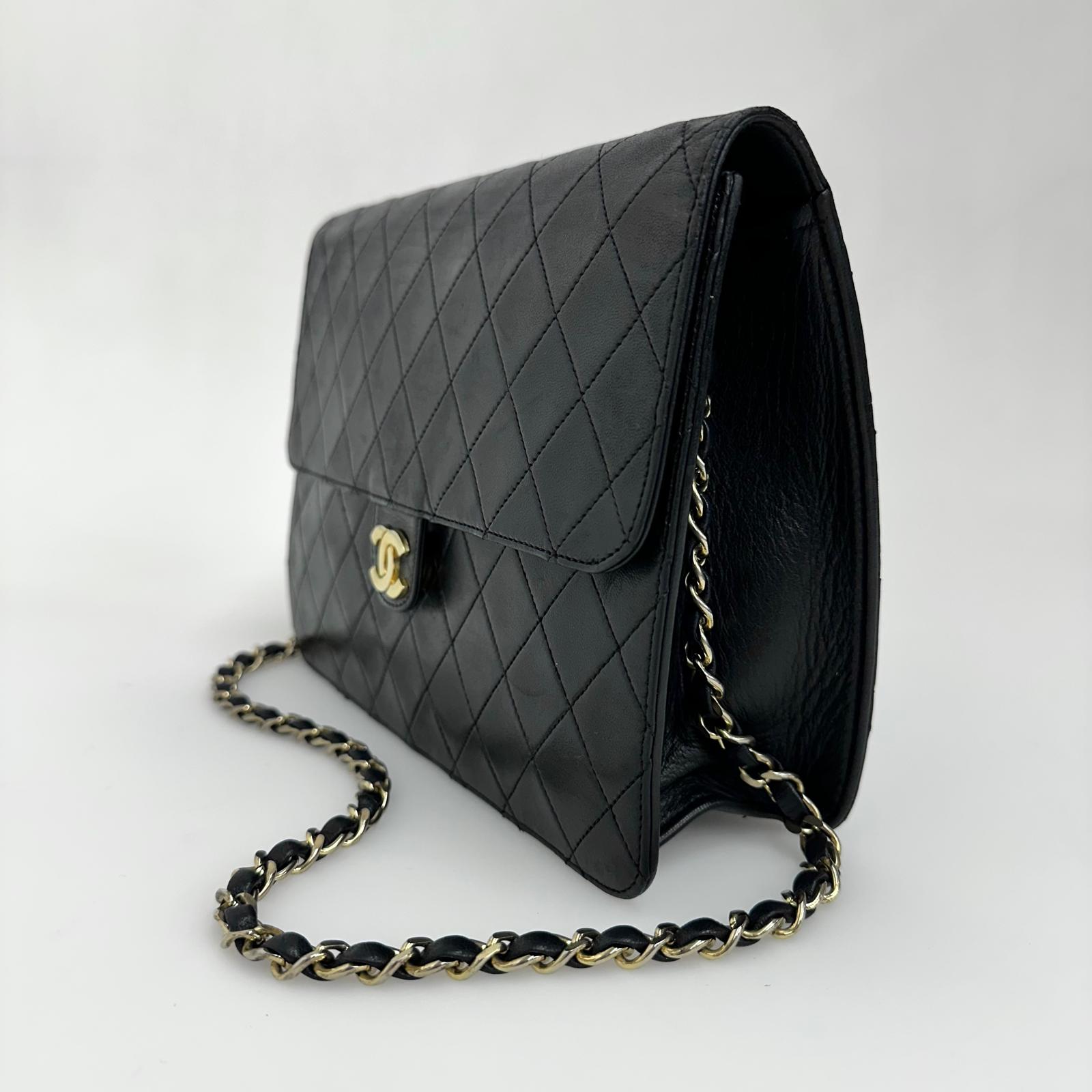 Chanel Borsa Classic Flap singola in pelle nera con catena