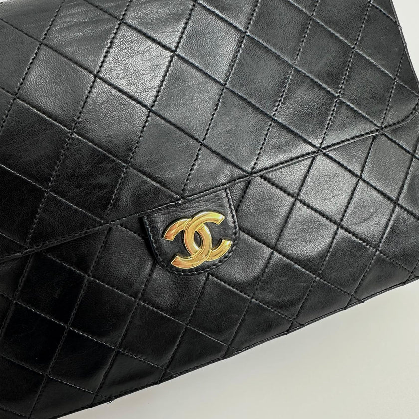 Chanel Borsa Classic Flap singola in pelle nera con catena