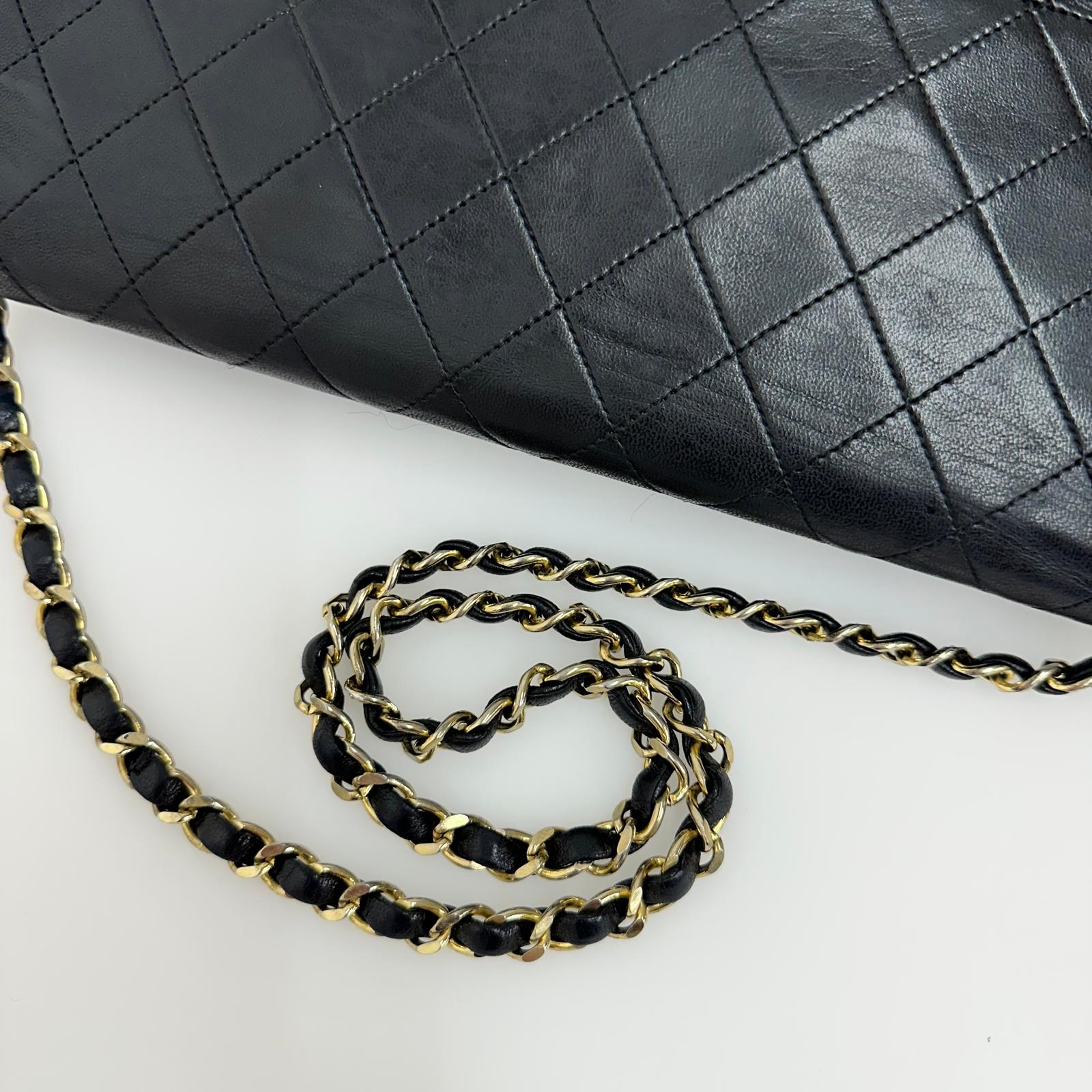 Chanel Borsa Classic Flap singola in pelle nera con catena