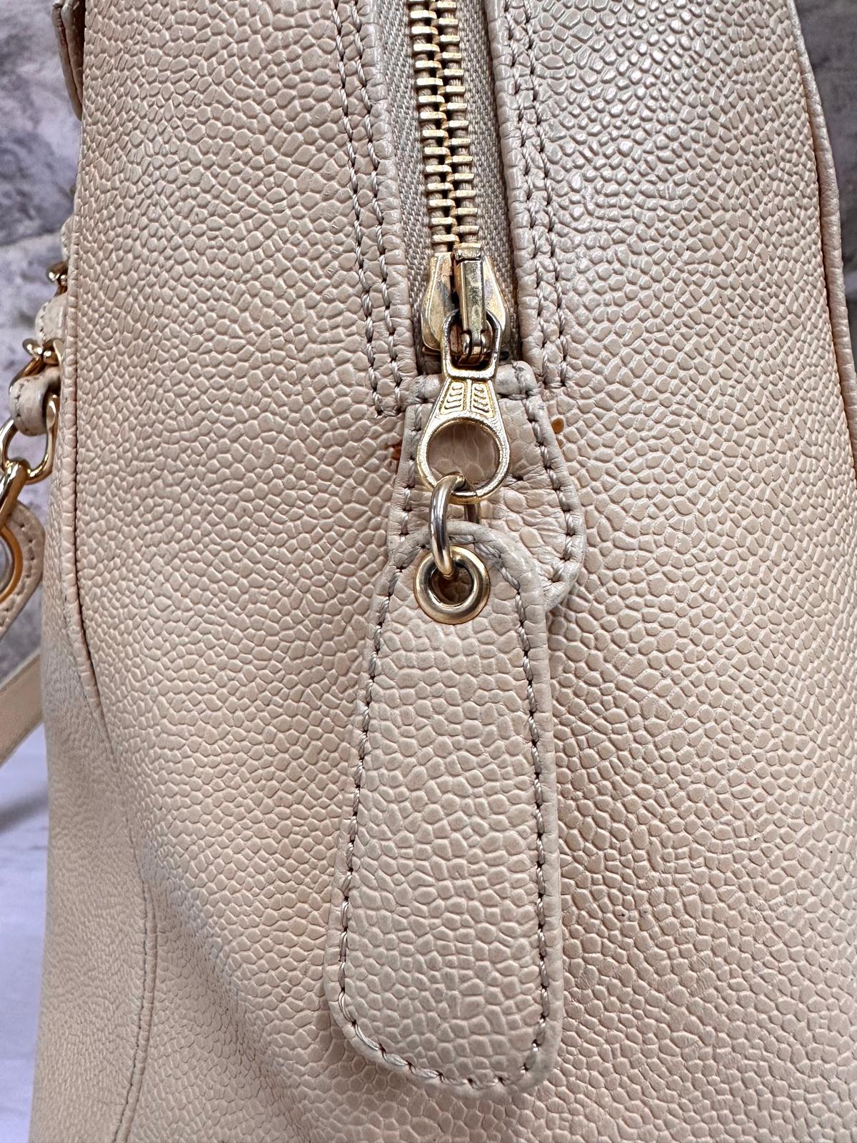 Chanel Maxi Borsa a Spalla Anni ’90 in Pelle Caviar Beige