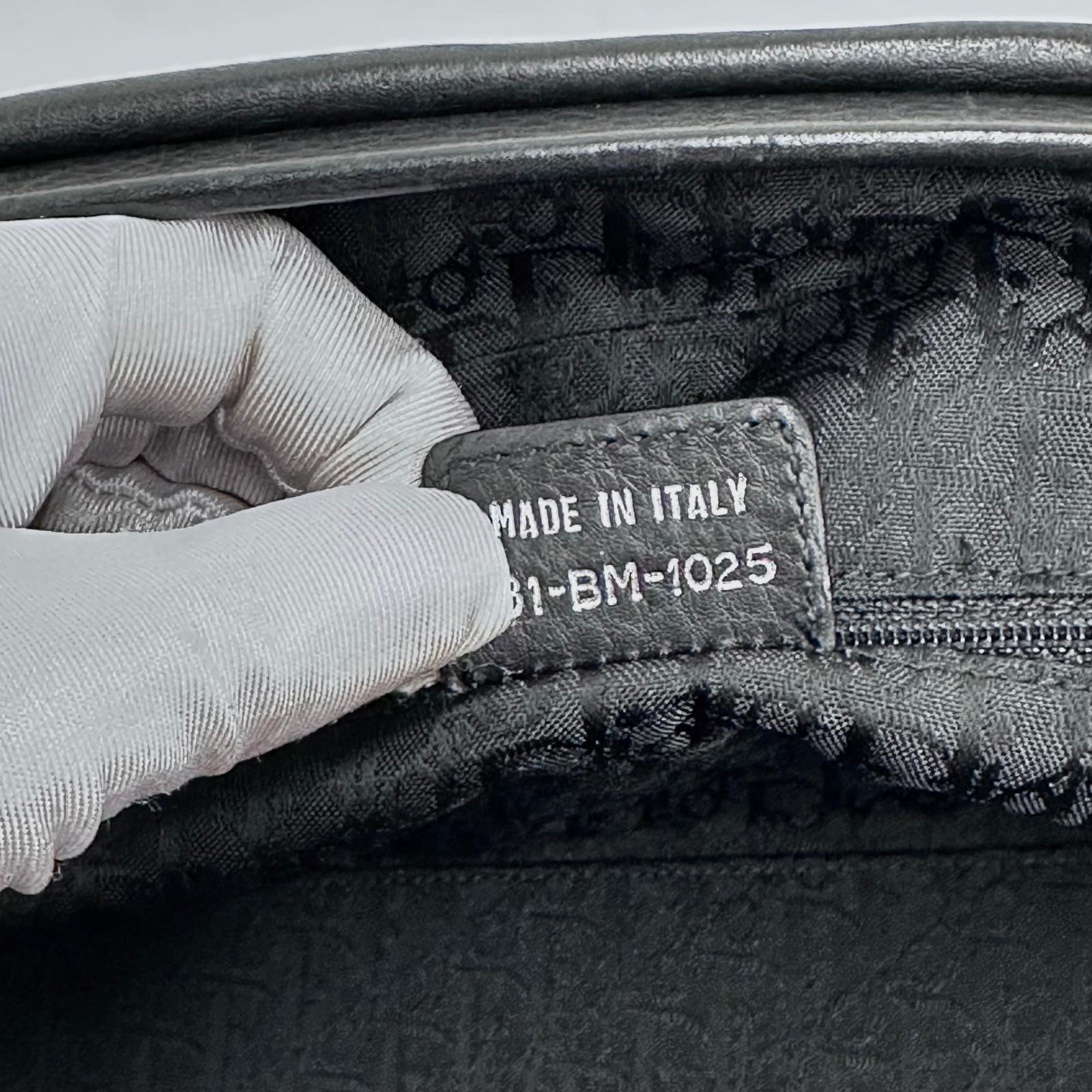 Dior Gaucho Bowling Bag in pelle nera con fibbia e charm CD