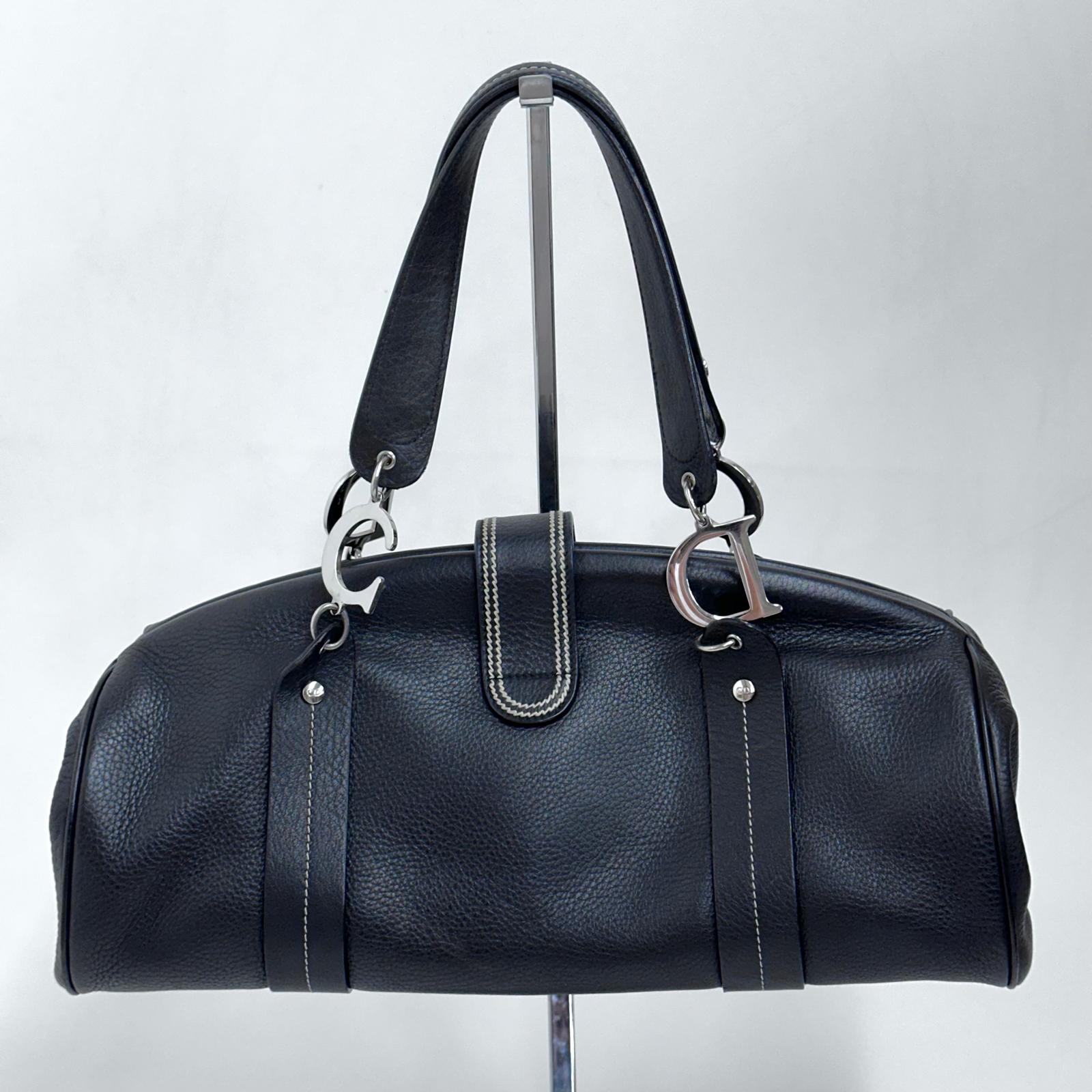 Dior Gaucho Bowling Bag in pelle nera con fibbia e charm CD