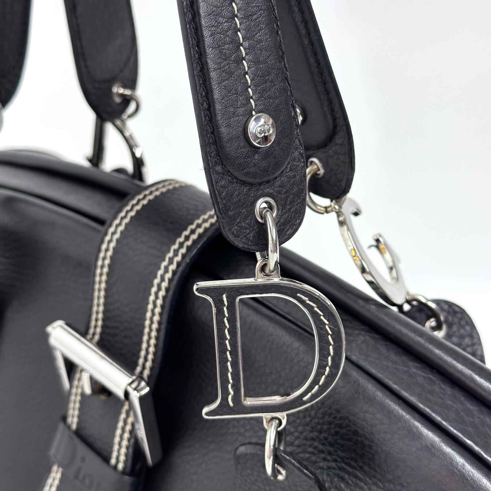 Dior Gaucho Bowling Bag in pelle nera con fibbia e charm CD