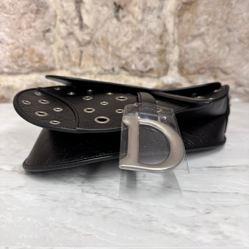 Dior Borsa Saddle Grommet in Pelle Nera con Borchie