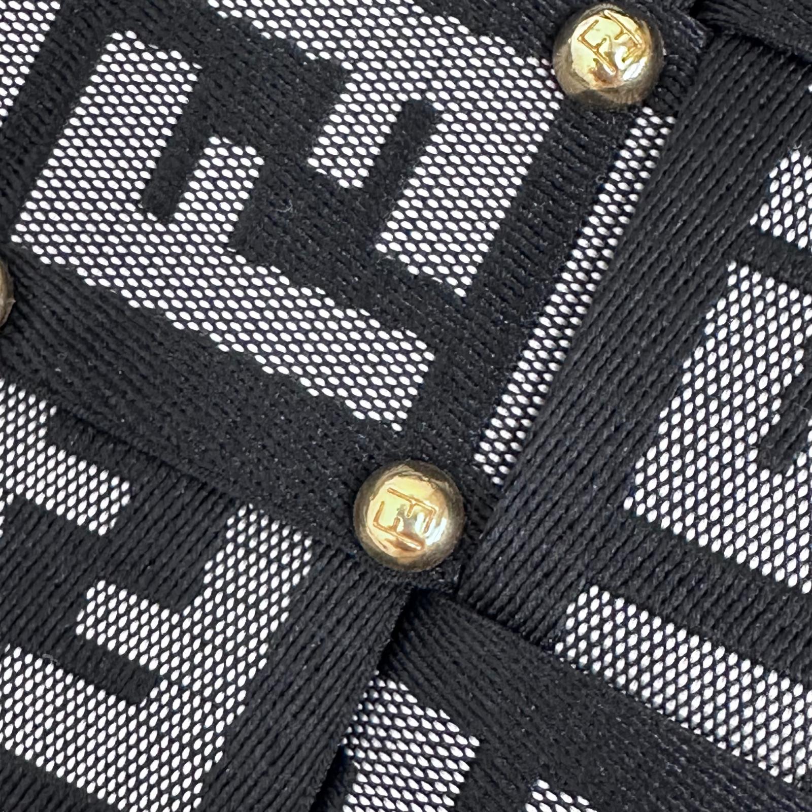 Fendi Baguette a mano in tessuto FF con dettagli in pelle nera