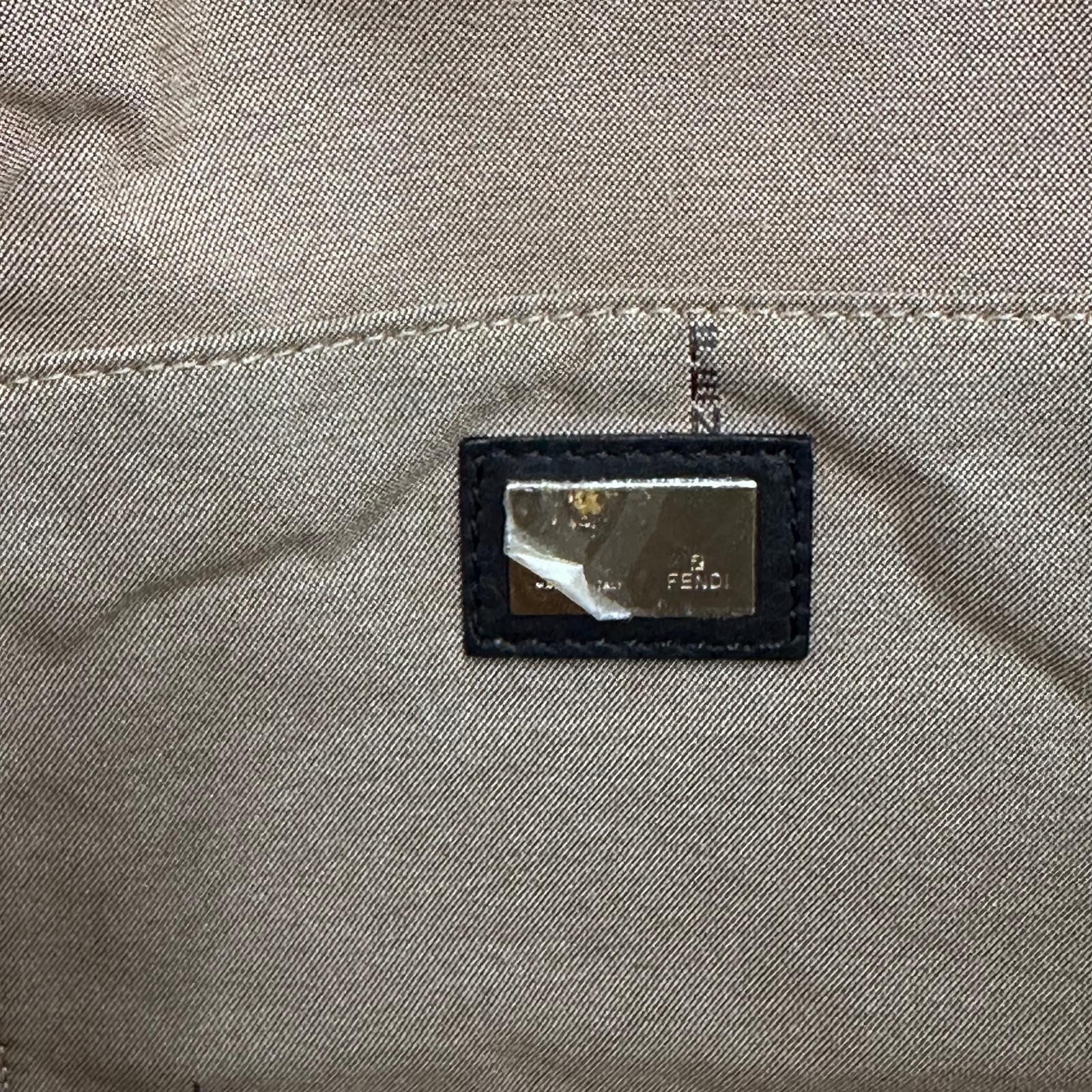 Fendi Baguette a mano in tessuto FF con dettagli in pelle nera