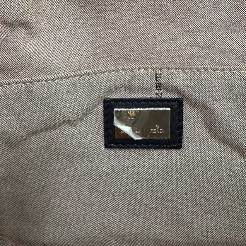 Fendi Baguette a mano in tessuto FF con dettagli in pelle nera