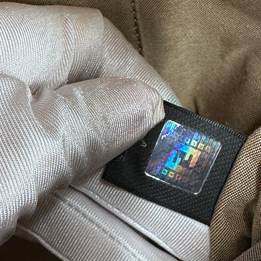 Fendi Baguette a mano in tessuto FF con dettagli in pelle nera