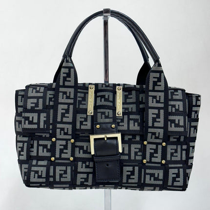 Fendi Baguette a mano in tessuto FF con dettagli in pelle nera