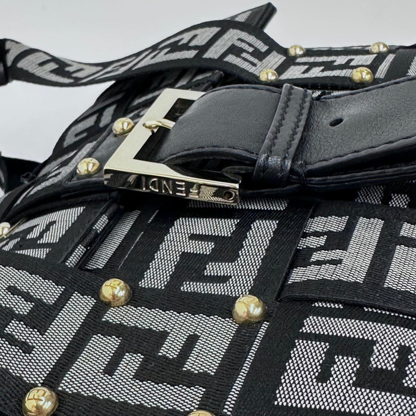 Fendi Baguette a mano in tessuto FF con dettagli in pelle nera