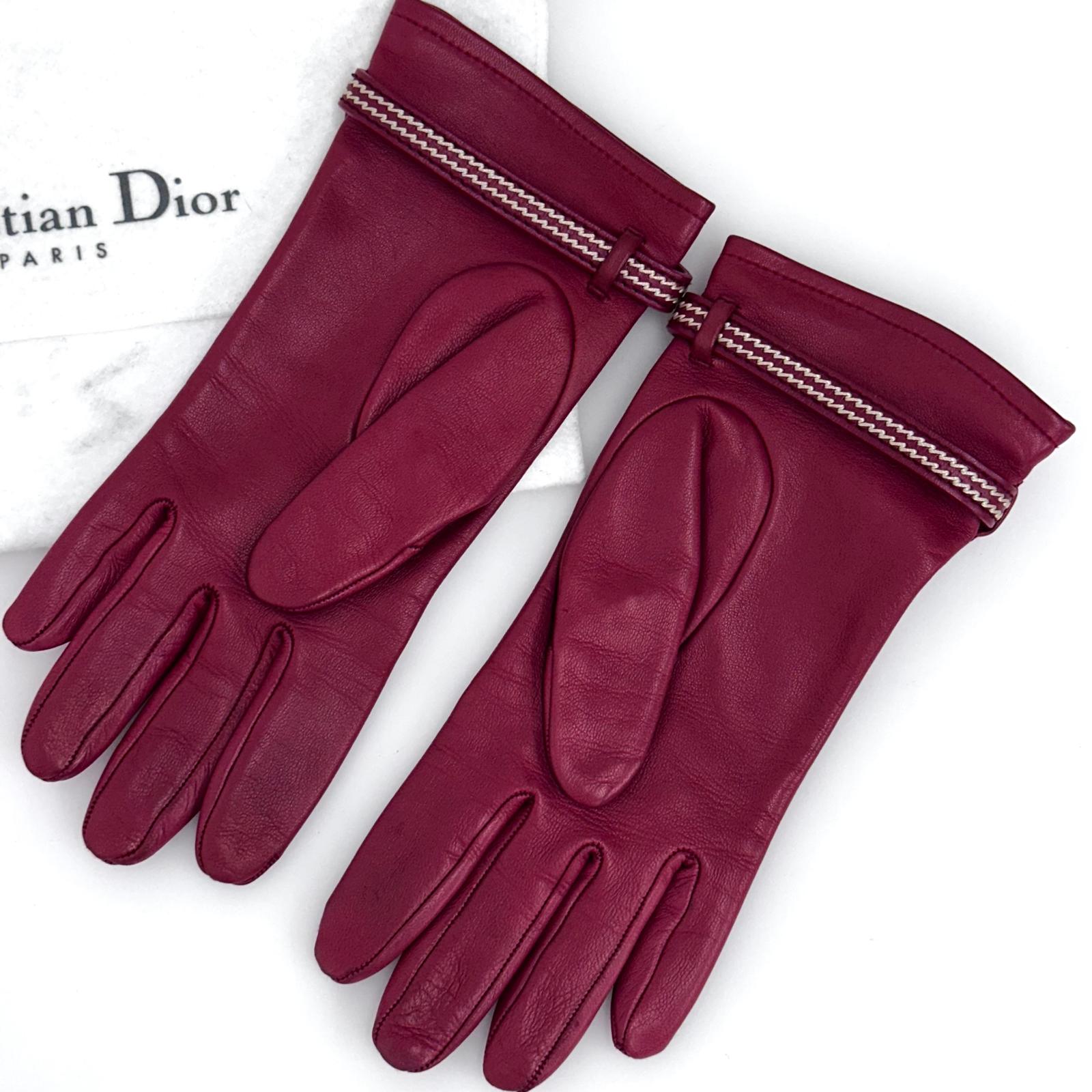 Guanti Christian Dior in pelle rossa con logo CD