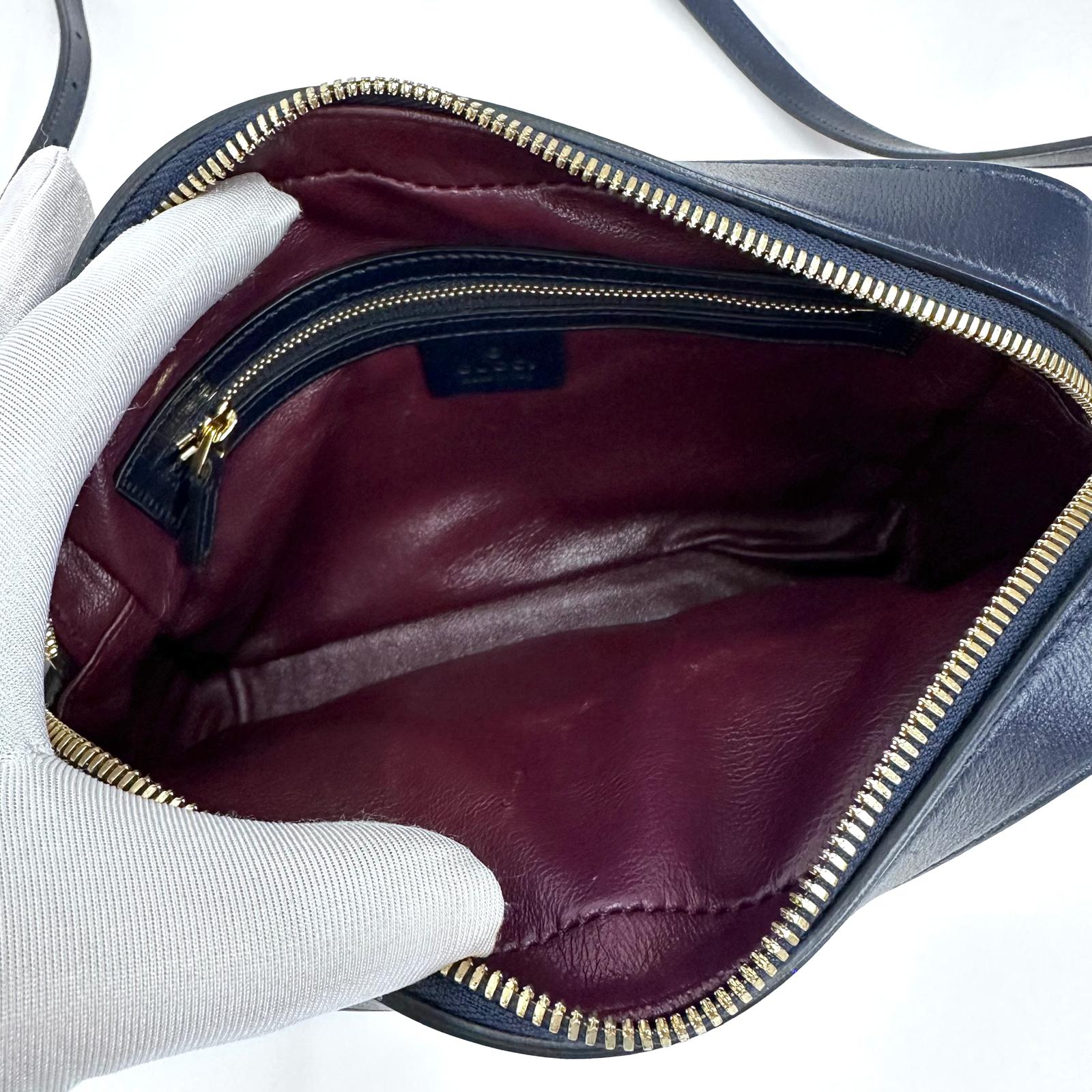 Gucci 1955 Horsebit Camera Bag a Tracolla in Canvas Beige e Pelle Blu