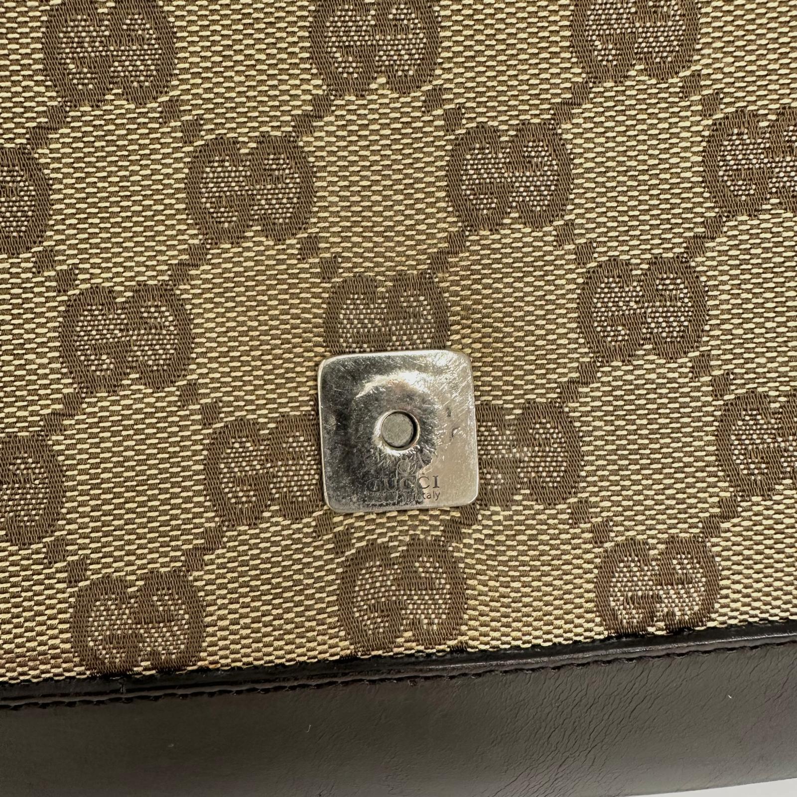 Gucci Borsa Hobo GG Supreme con Catena Oversize in Resina