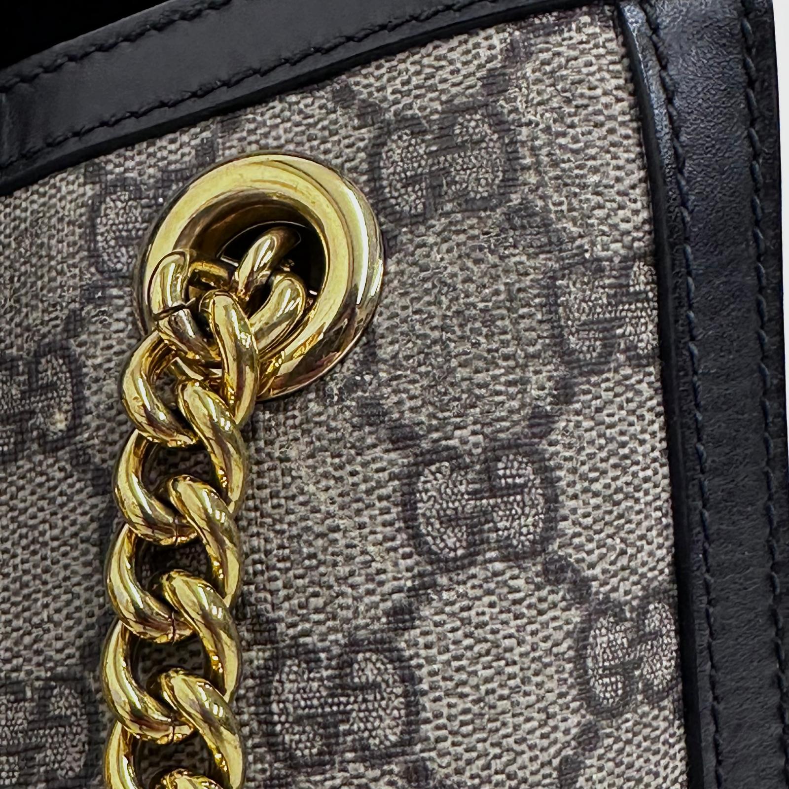 Gucci Borsa Padlock GG Supreme con finiture nere
