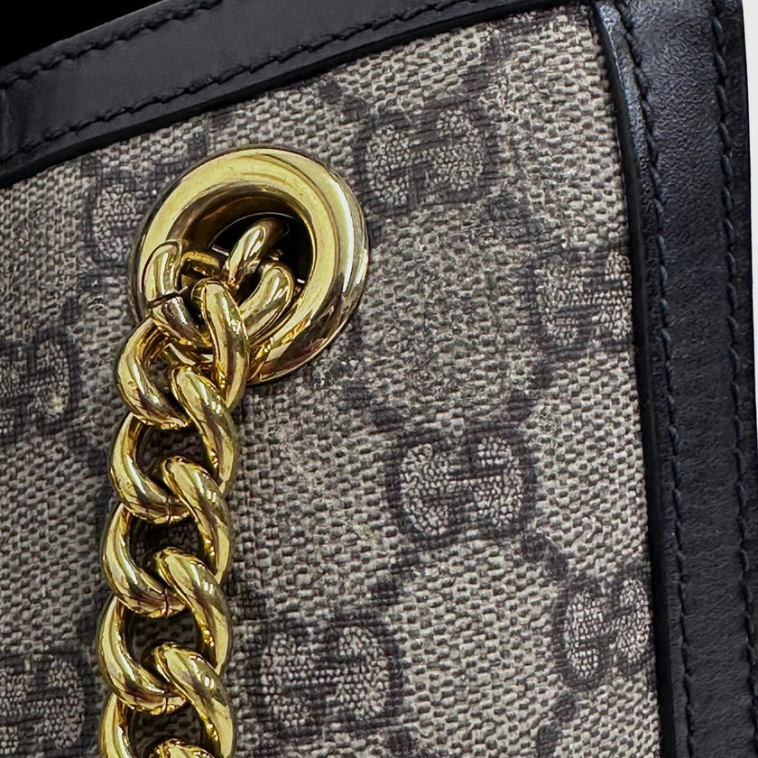 Gucci Borsa Padlock GG Supreme con finiture nere