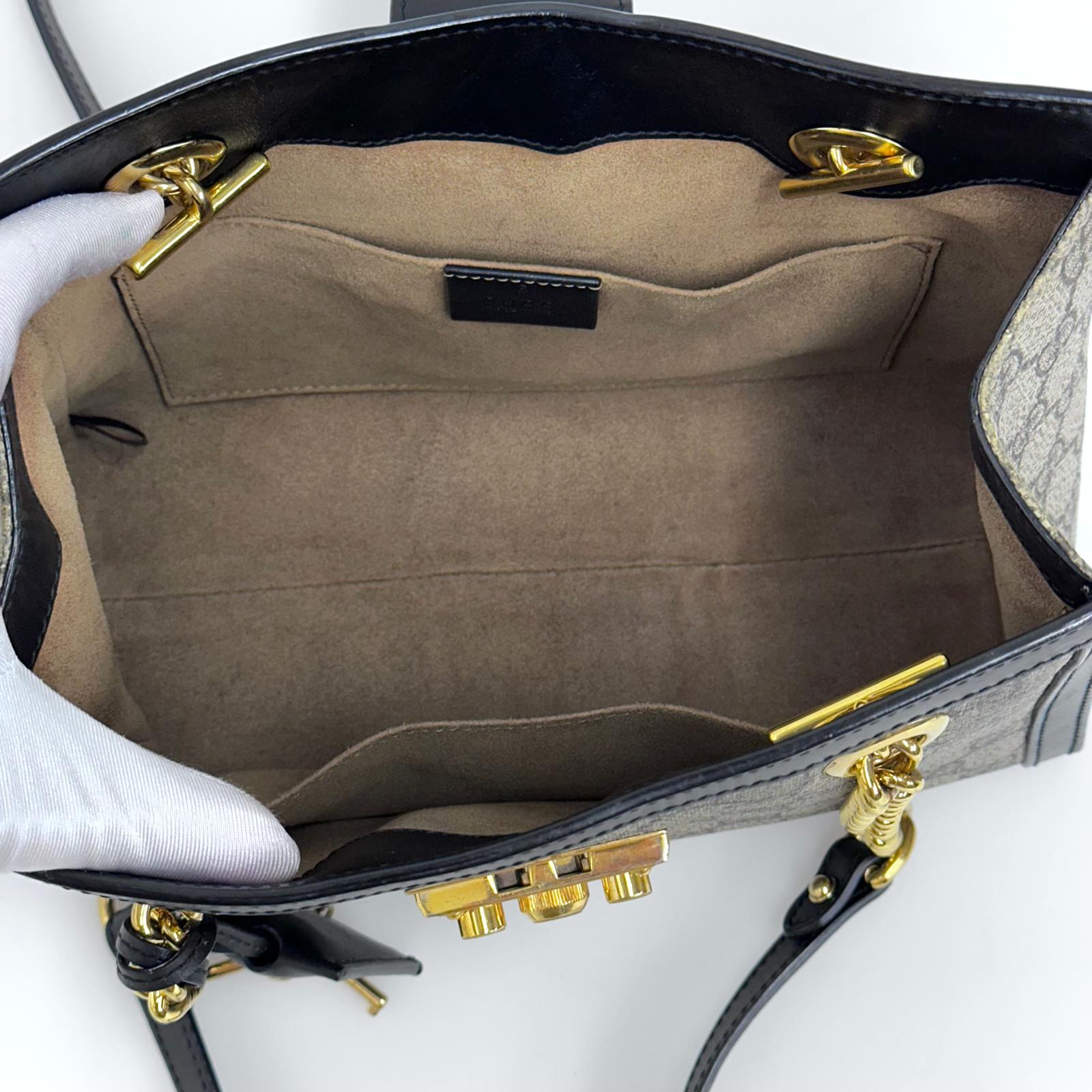 Gucci Borsa Padlock GG Supreme con finiture nere