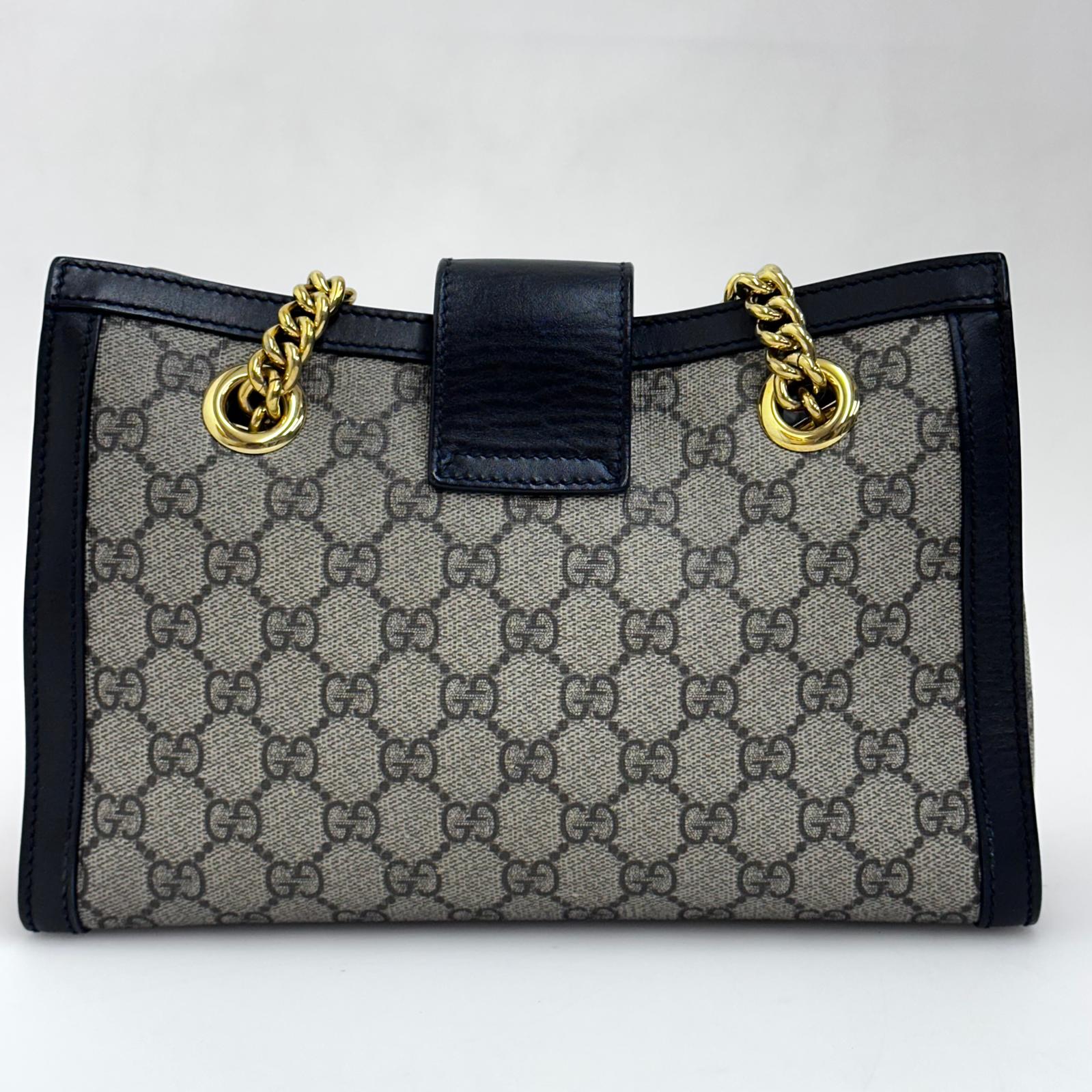 Gucci Borsa Padlock GG Supreme con finiture nere