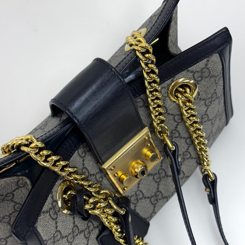 Gucci Borsa Padlock GG Supreme con finiture nere