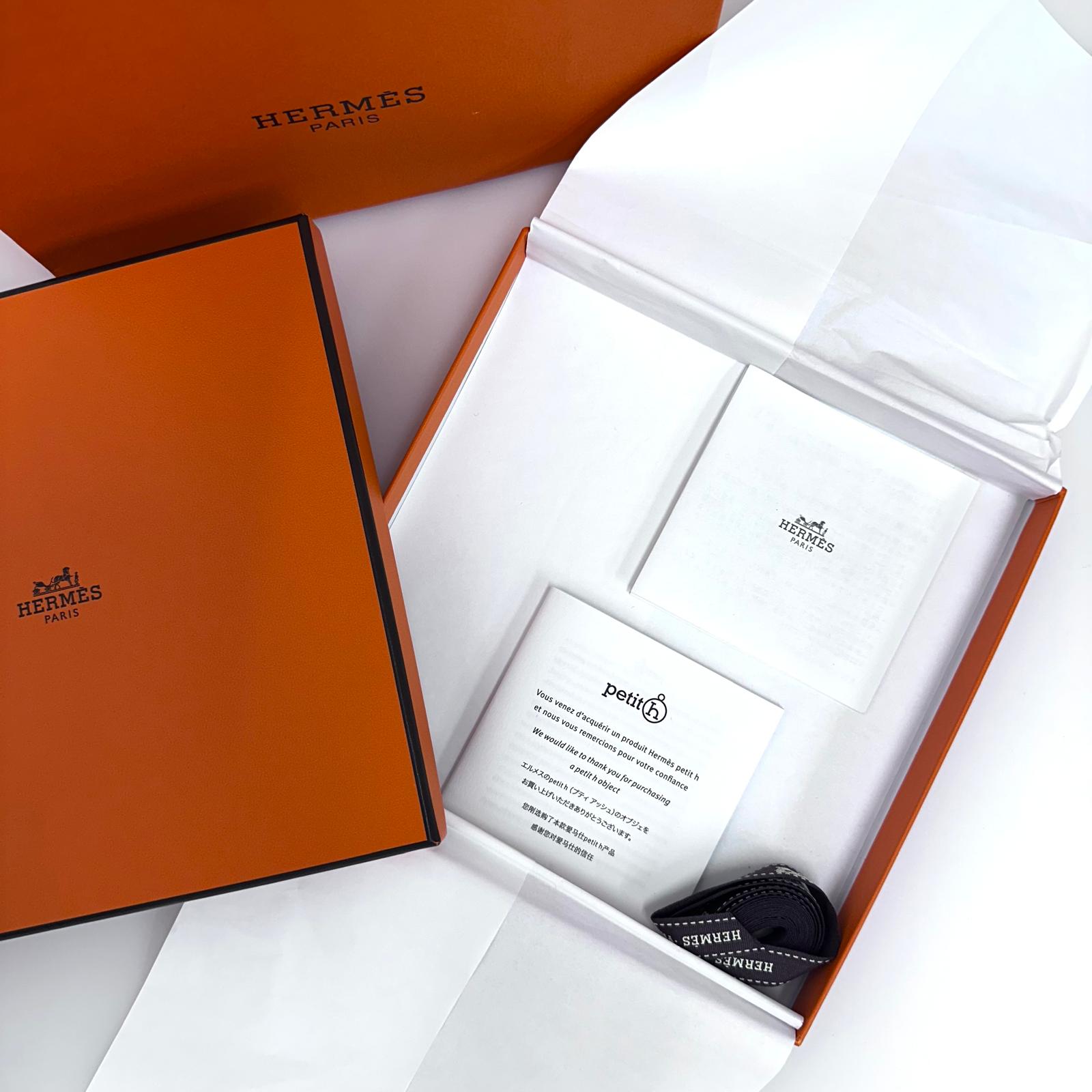 Hermès Tote Bag in Twill di Seta “Les Plumes” Multicolor – Mai Usata