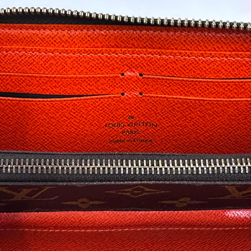 Louis Vuitton Portafoglio Zippé Clémence in Tela Monogram e arancio