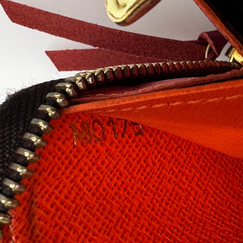 Louis Vuitton Portafoglio Zippé Clémence in Tela Monogram e arancio