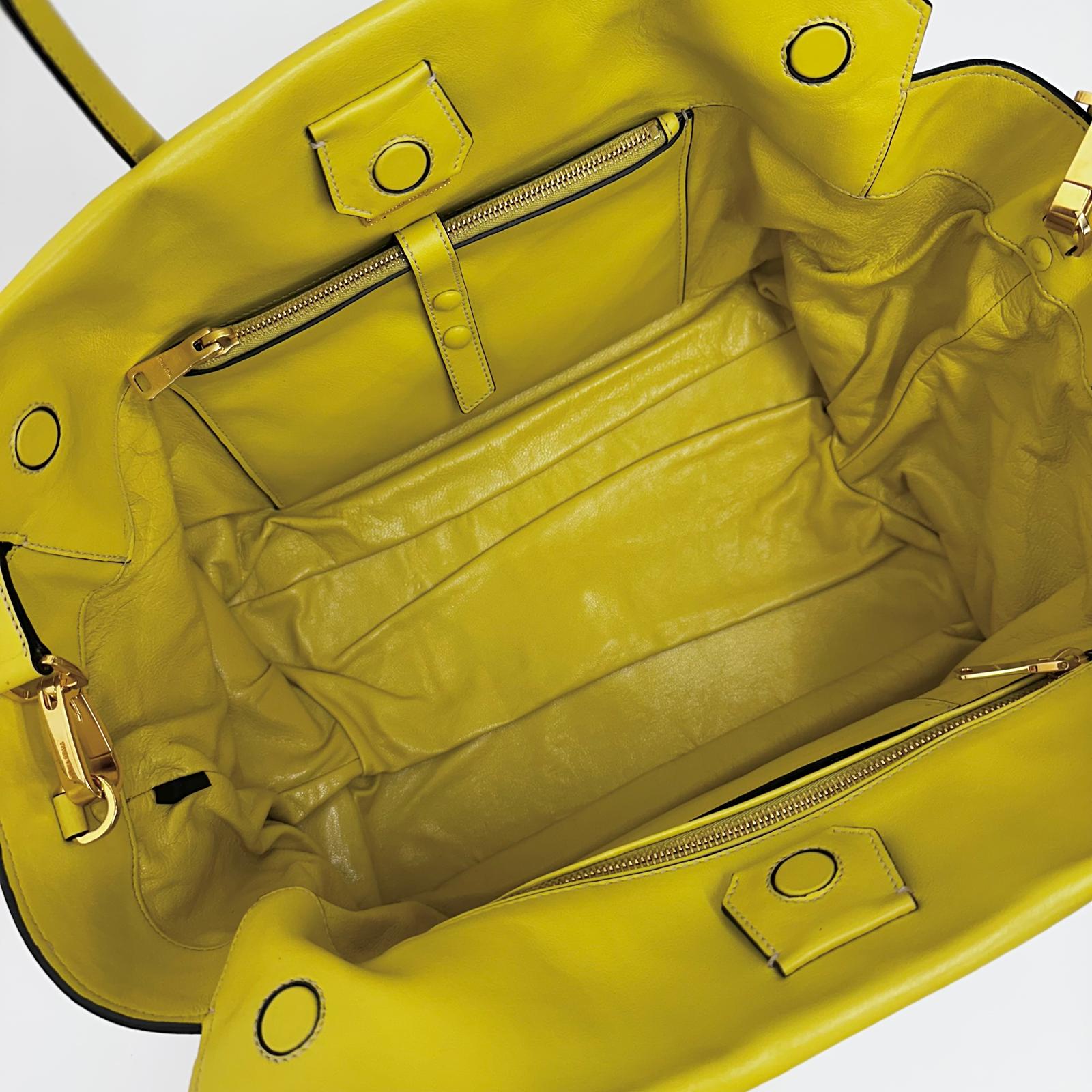 Miu Miu Borsa Shopper a Tracolla in Pelle Gialla