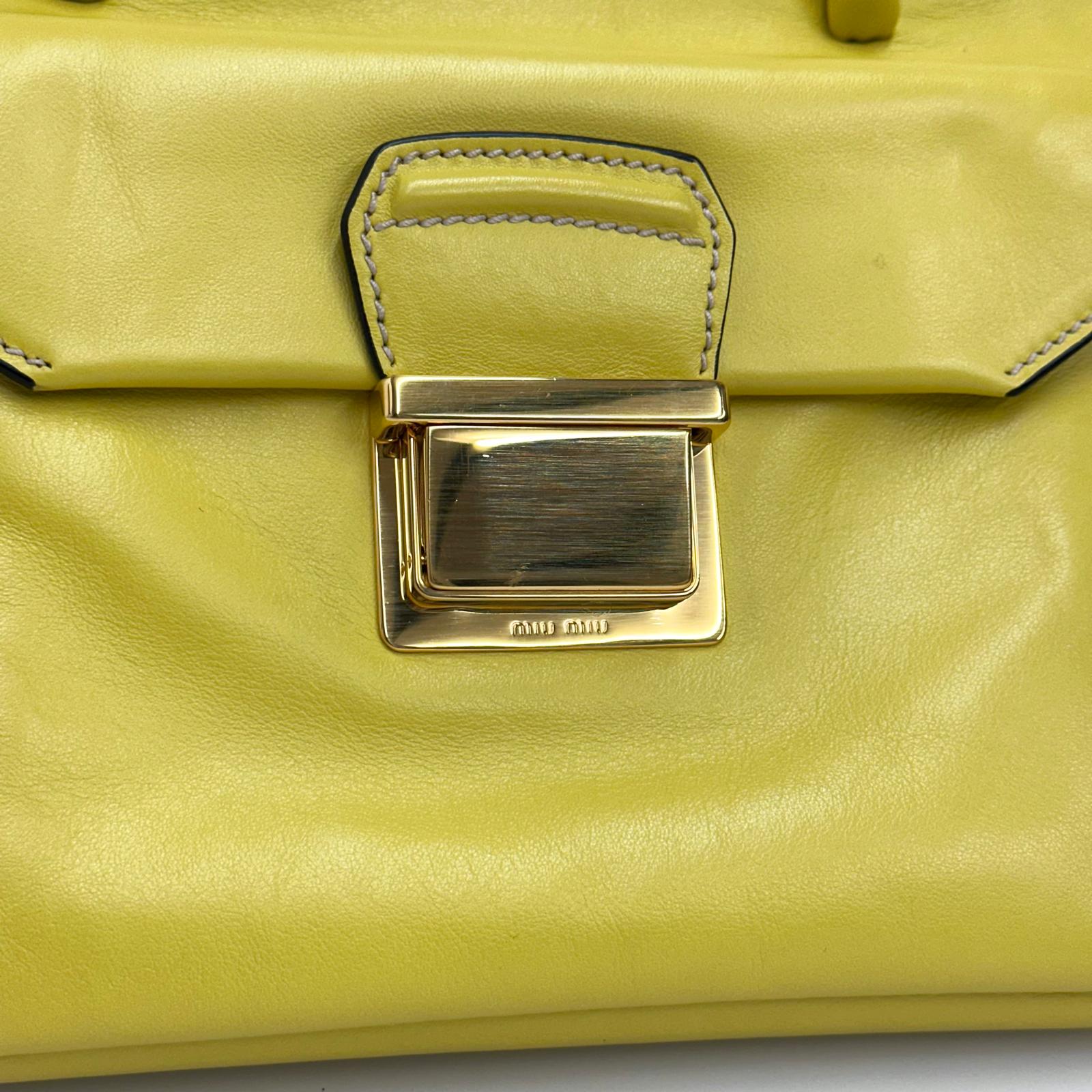 Miu Miu Borsa Shopper a Tracolla in Pelle Gialla