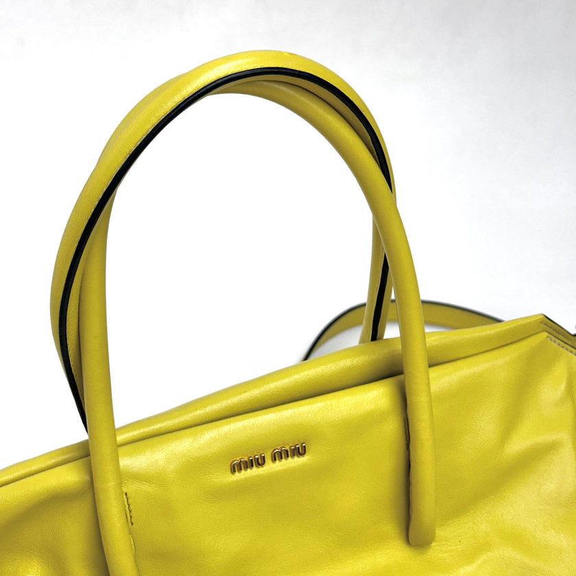 Miu Miu Borsa Shopper a Tracolla in Pelle Gialla