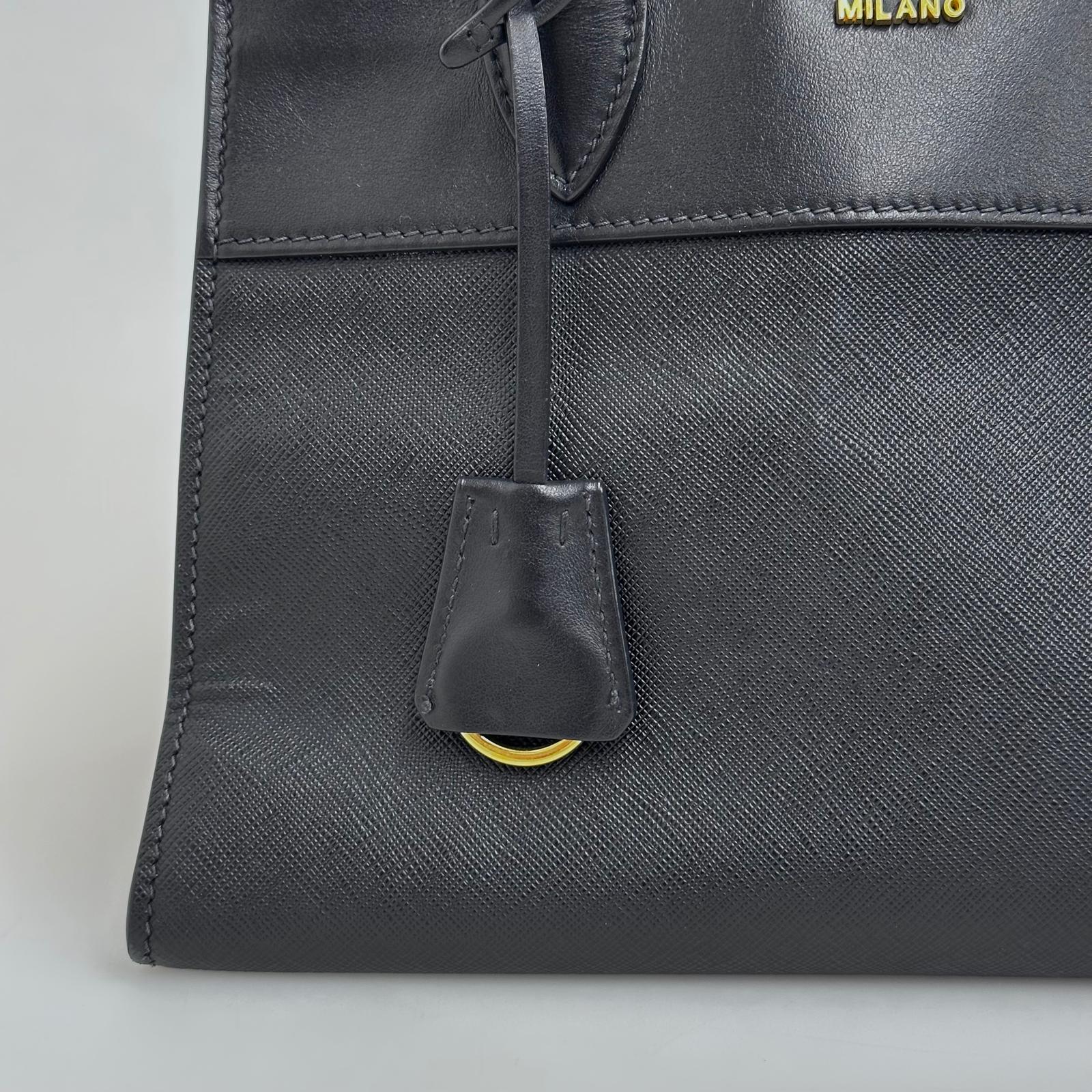 Prada Borsa Esplanade in Saffiano Nero con tracolla