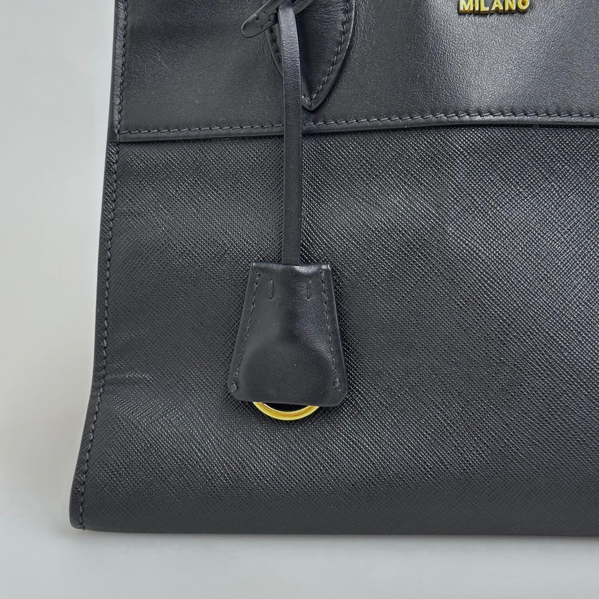 Prada Borsa Esplanade in Saffiano Nero con tracolla