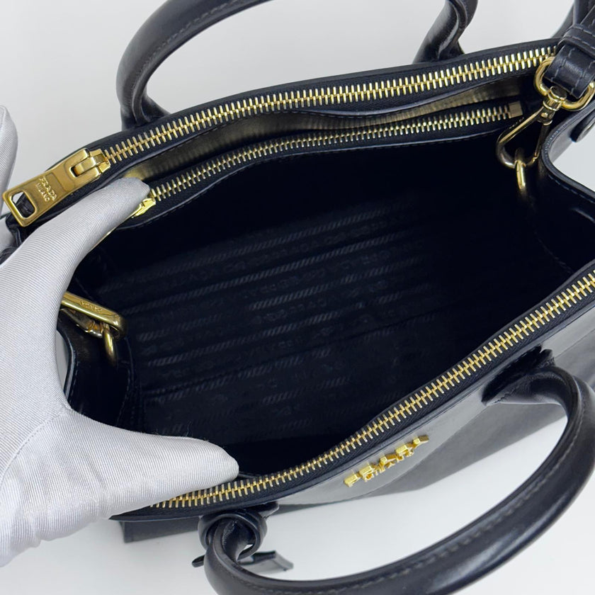 Prada Borsa Esplanade in Saffiano Nero con tracolla