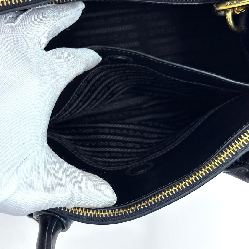 Prada Borsa Esplanade in Saffiano Nero con tracolla