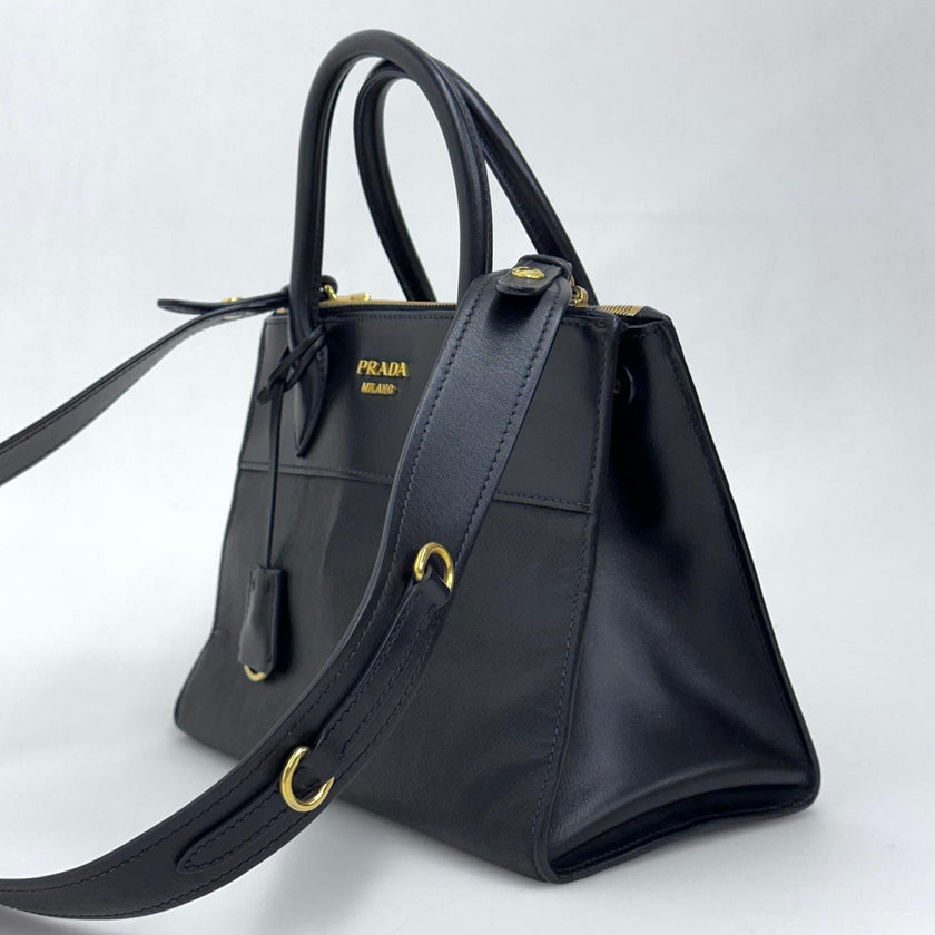 Prada Borsa Esplanade in Saffiano Nero con tracolla