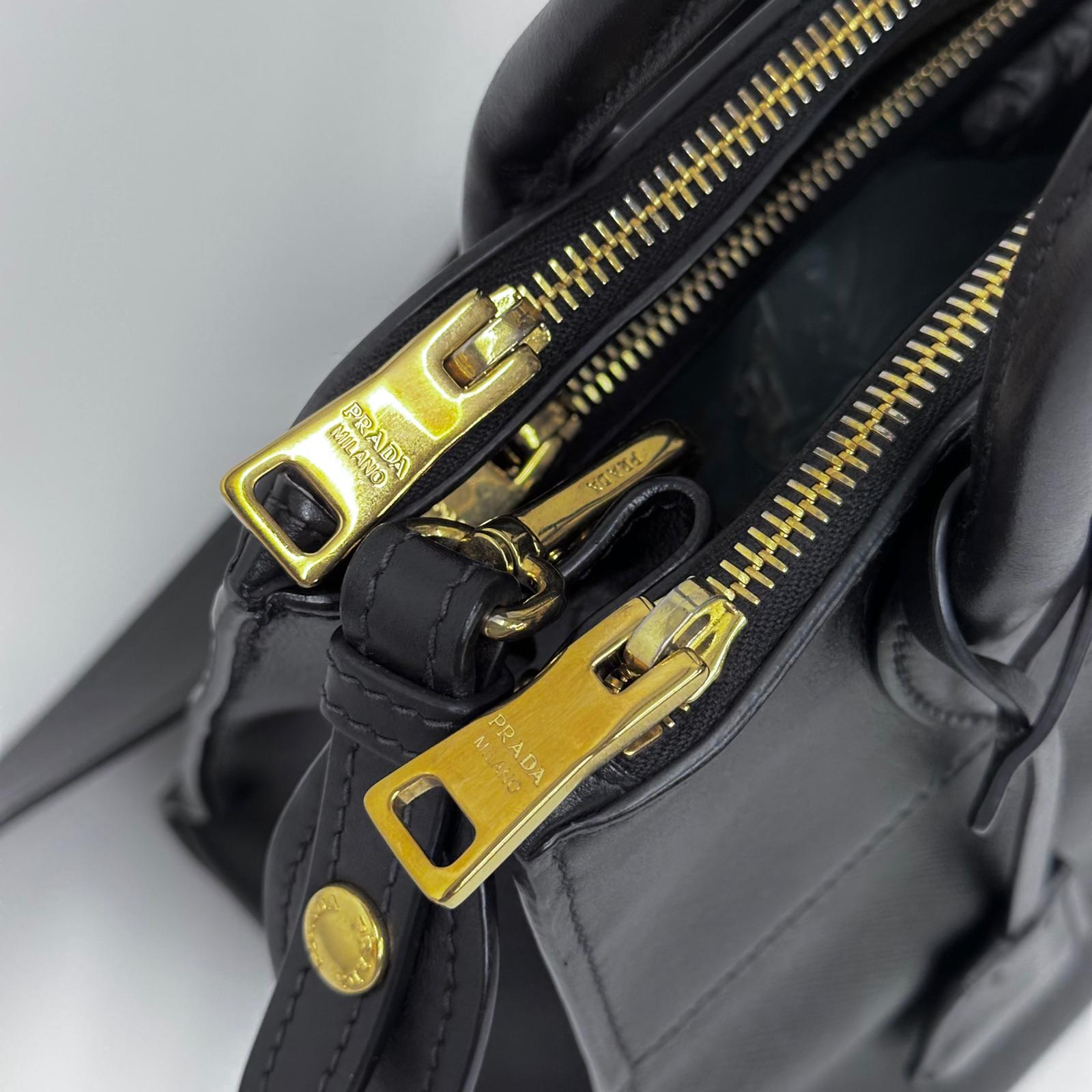 Prada Borsa Esplanade in Saffiano Nero con tracolla