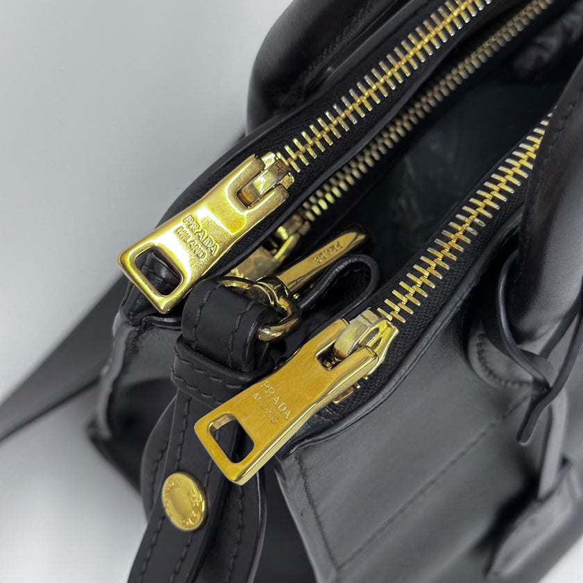 Prada Borsa Esplanade in Saffiano Nero con tracolla