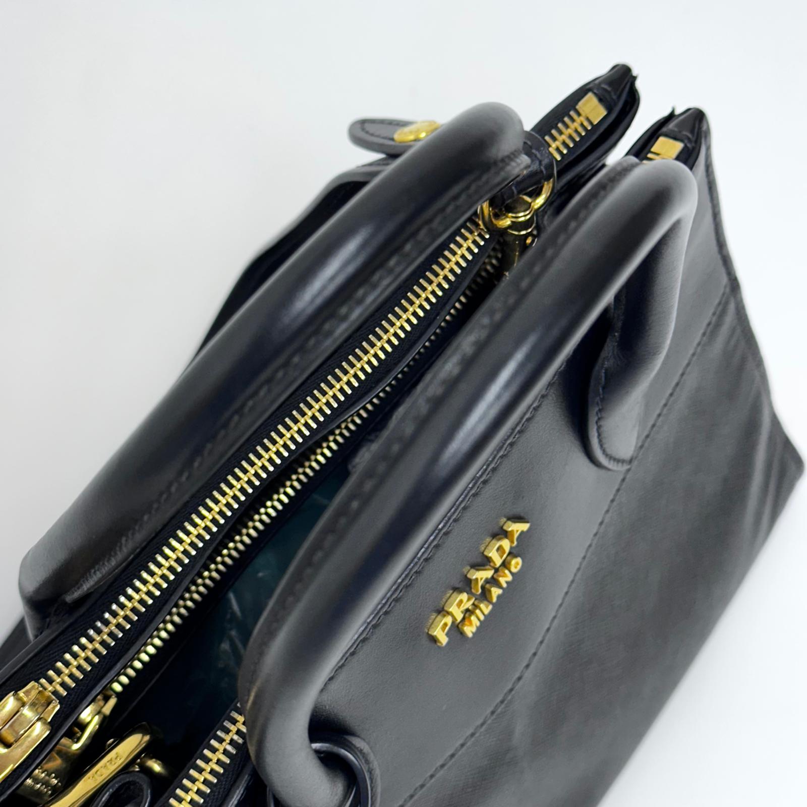 Prada Borsa Esplanade in Saffiano Nero con tracolla